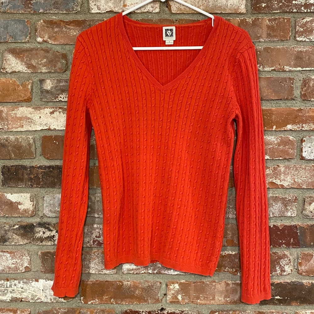 Women’s lightweight v-neck sweater